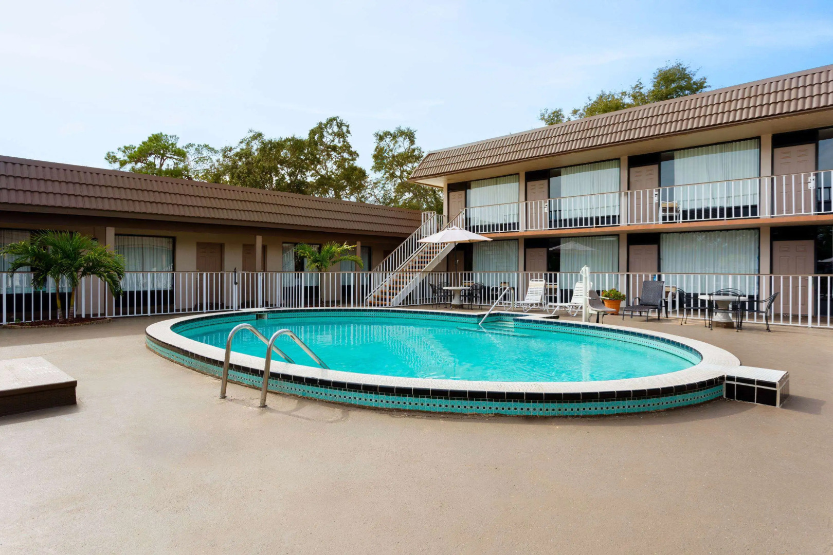 Days Inn by Wyndham St. Petersburg Central