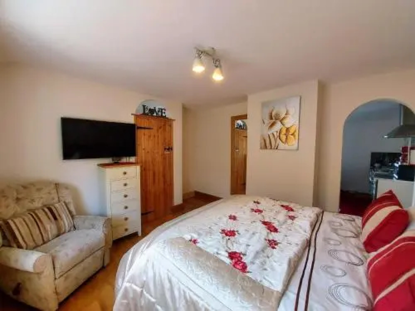 Large Suite - Double bath with Shower, Kitchen with stunning views near Lyme Regis