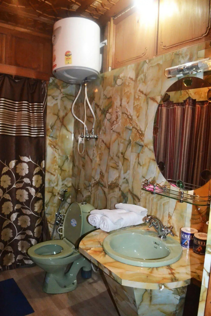 Отель Swan Group Of Houseboats