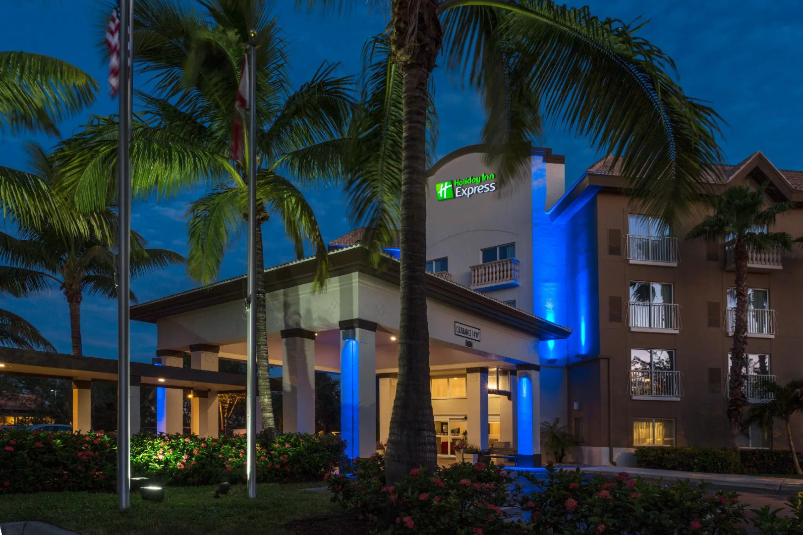 Holiday Inn Express Hotel Naples Downtown - 5th Avenue