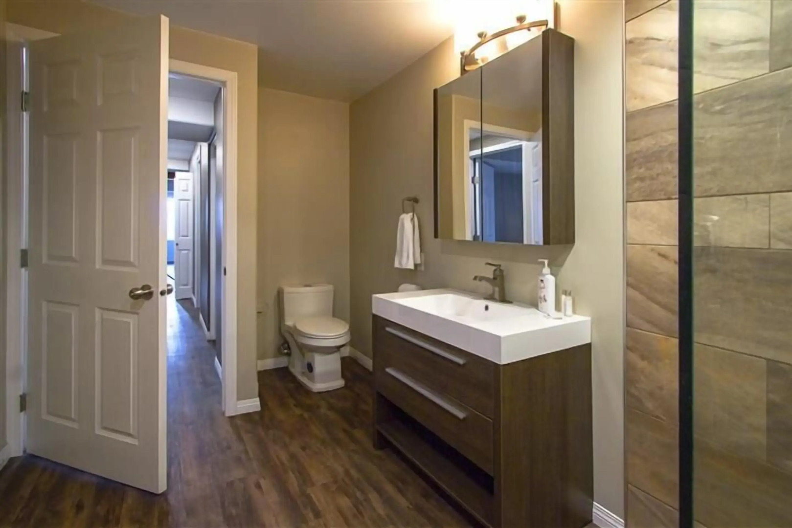 Howey Bay Motel & Restaurant