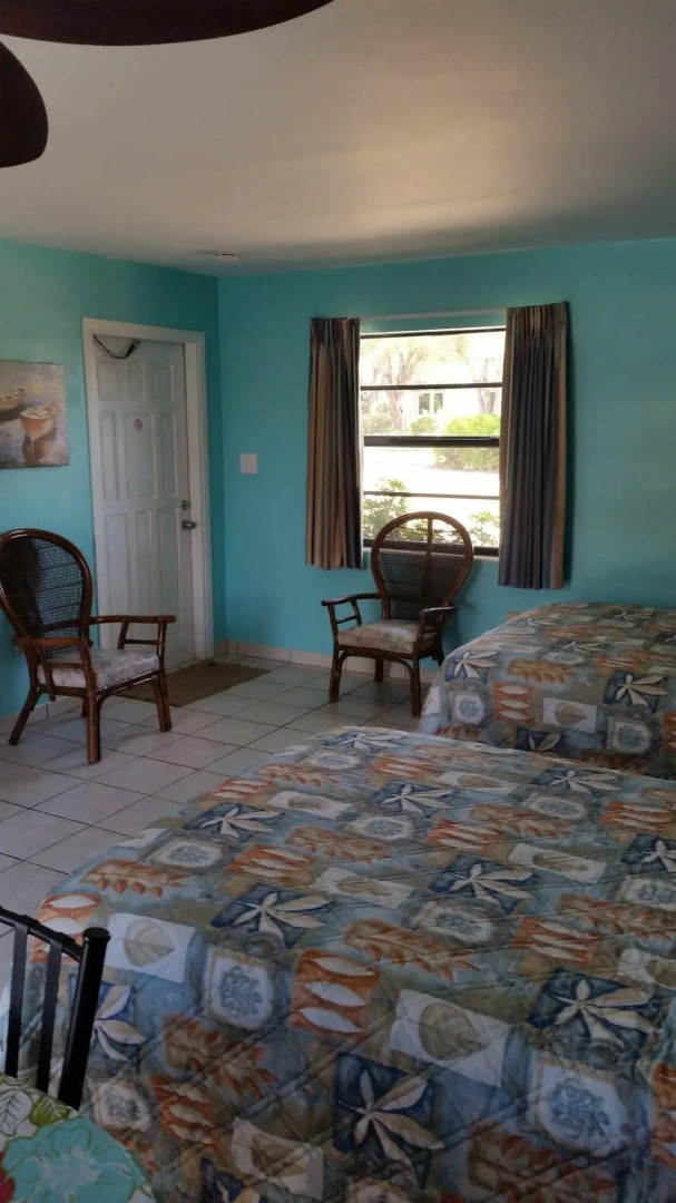 Royal Hawaiian Motel/Botel