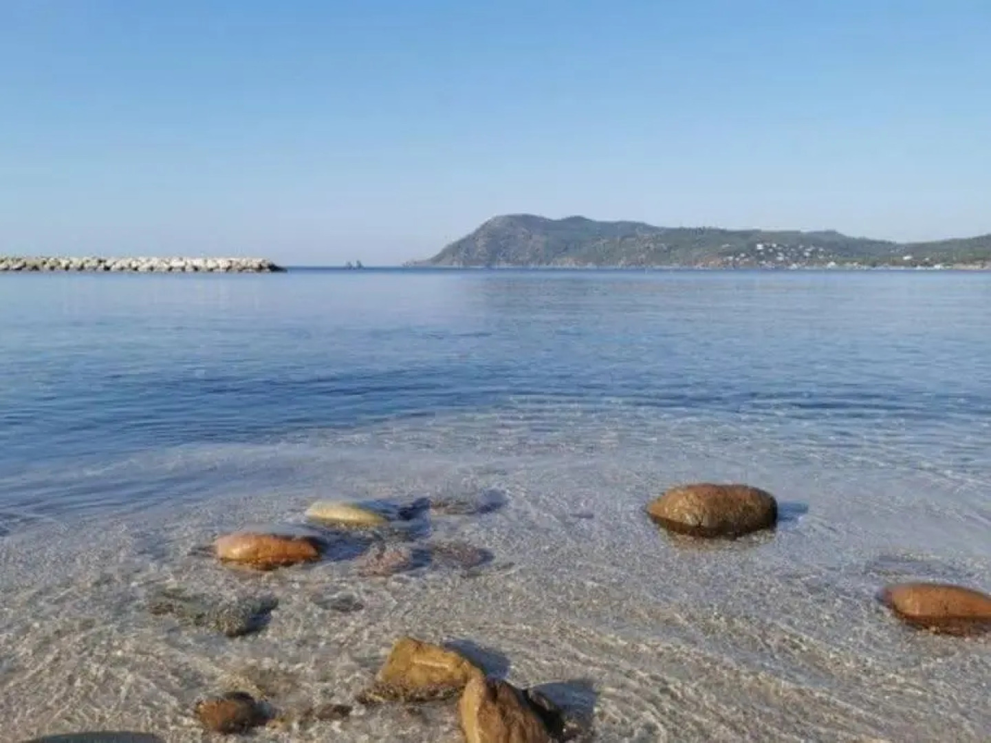Charmant studio climatisé 24 m2 terrasse à 100m de la plage