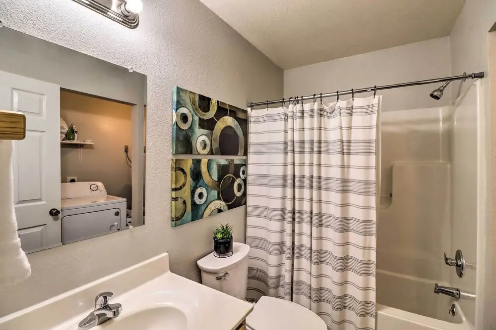 Stylish & Family-friendly West Plains Home!