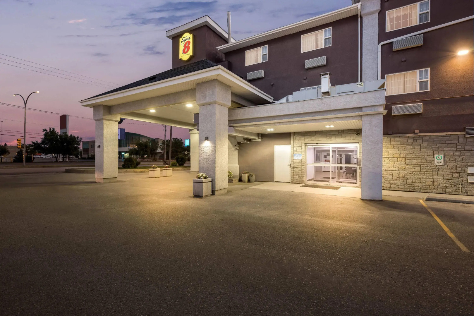 Super 8 by Wyndham Saskatoon Near Saskatoon Airport