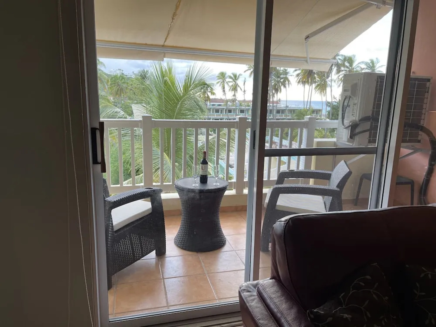 Beach condo with Pool and Ocean View