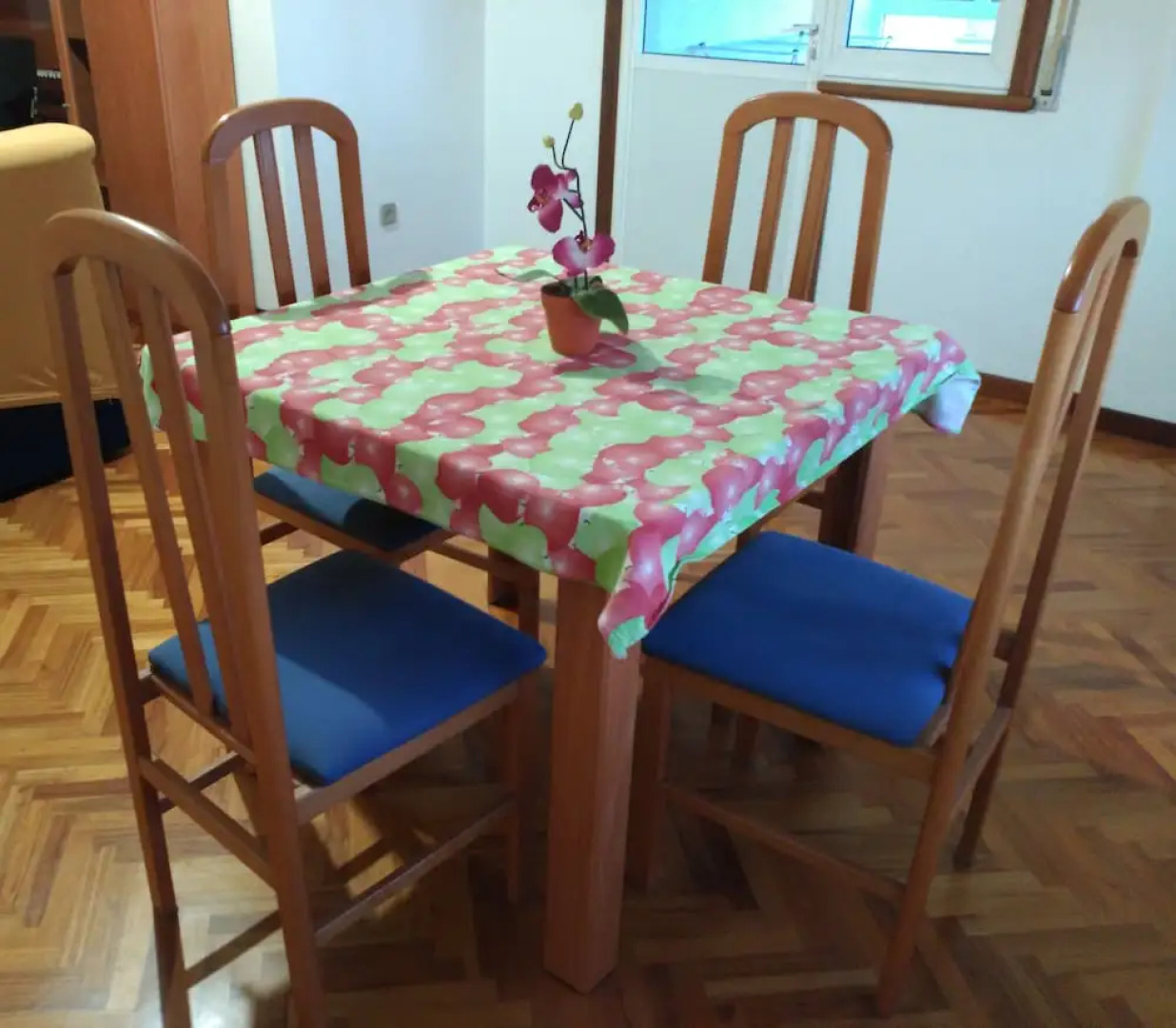 Amplio piso con garaje y vistas al mar