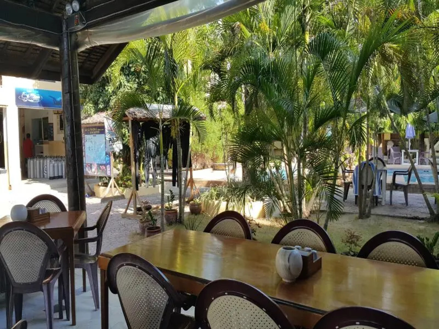 La Laguna Beach Club & Dive Center