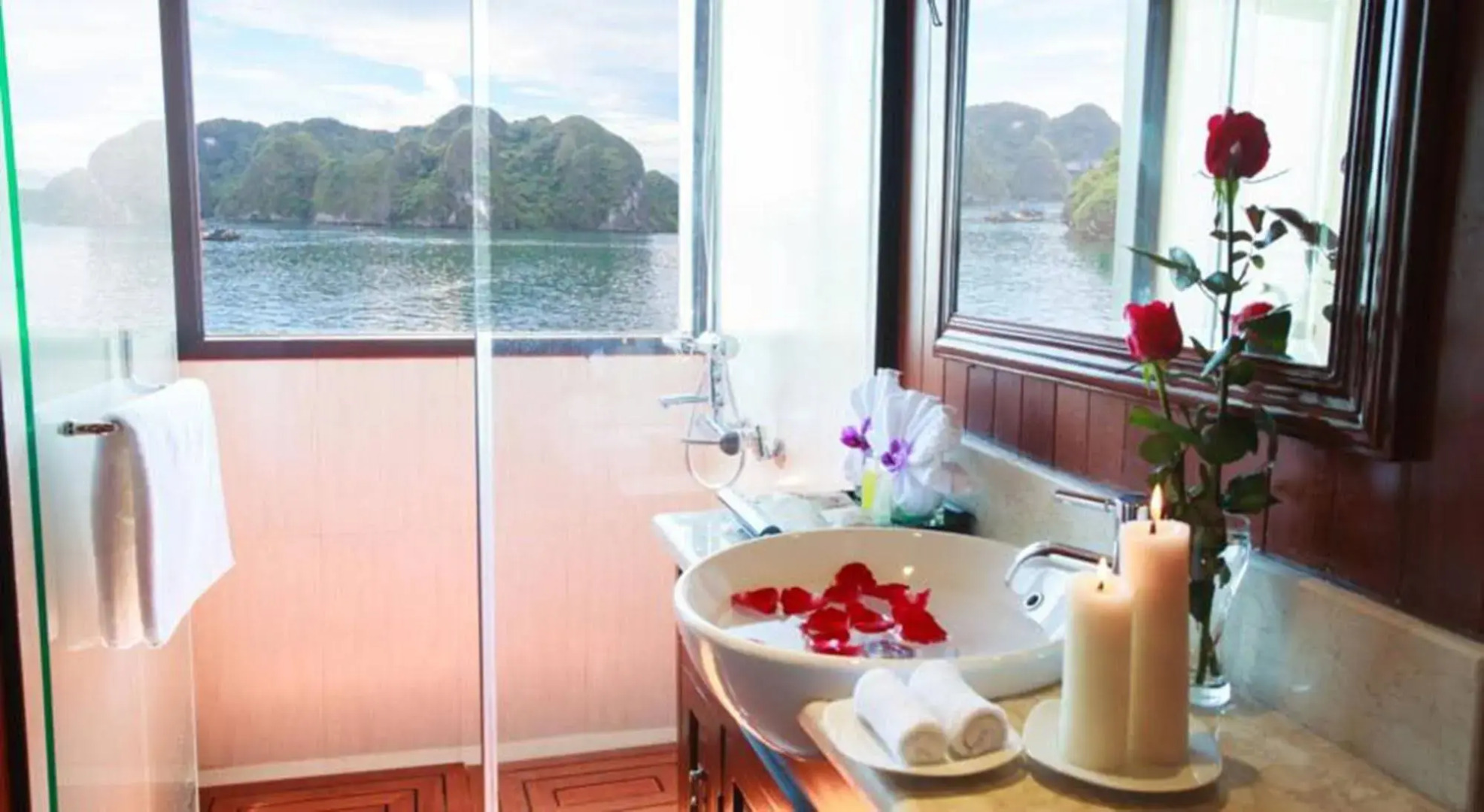 Viola Cruise Halong Bay