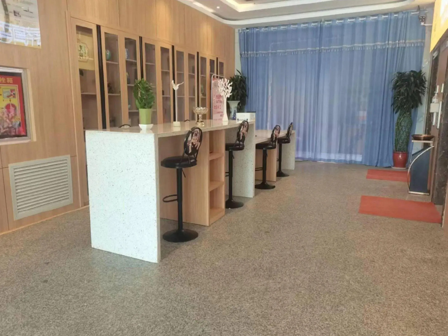 Super 8 Premier Hotel (Tumushuke City Government Branch)