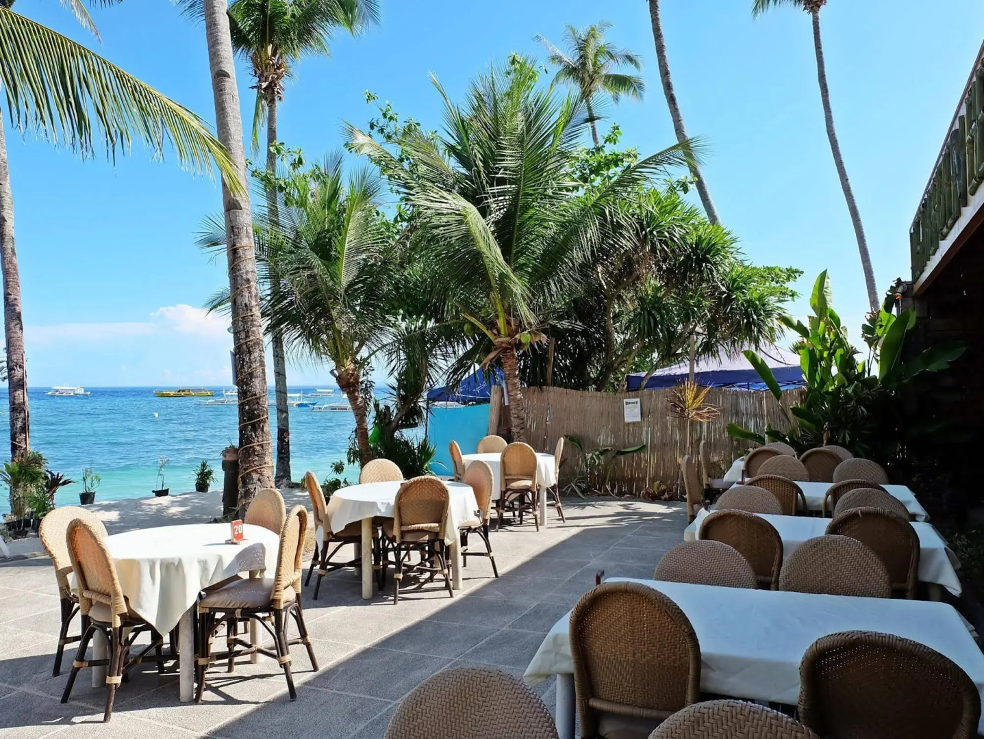 Lost Horizon Beach Dive Resort