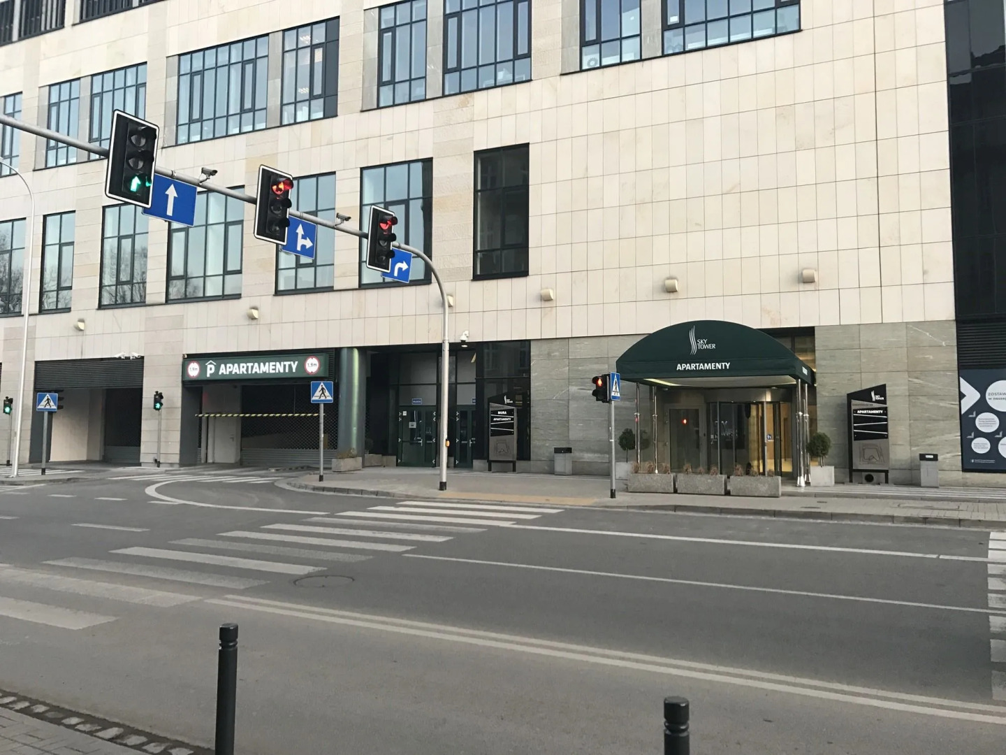 40th+ Floor Luxury Apartments in Sky Tower