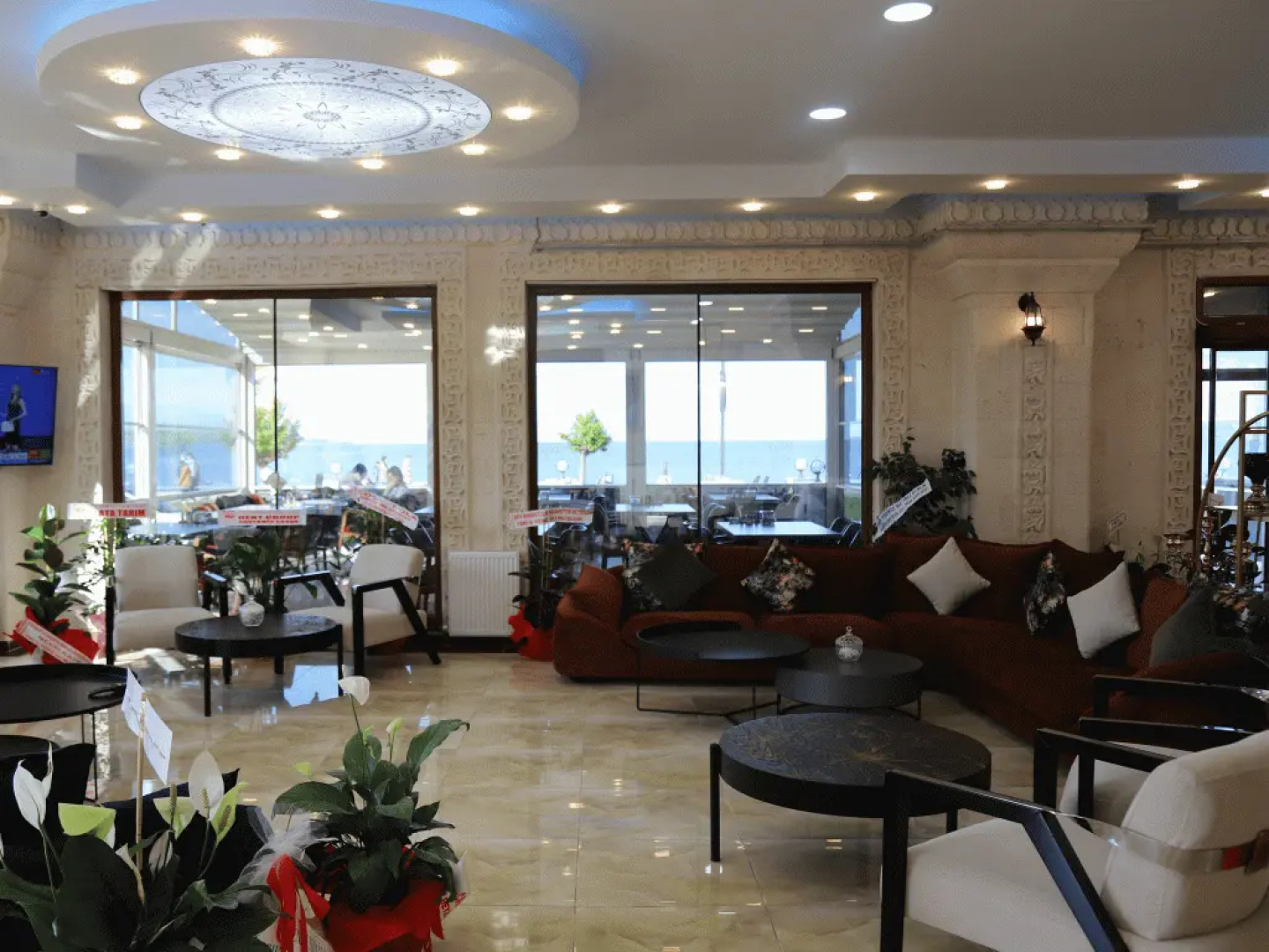 Beyaz Köşk Hotel & Cafe