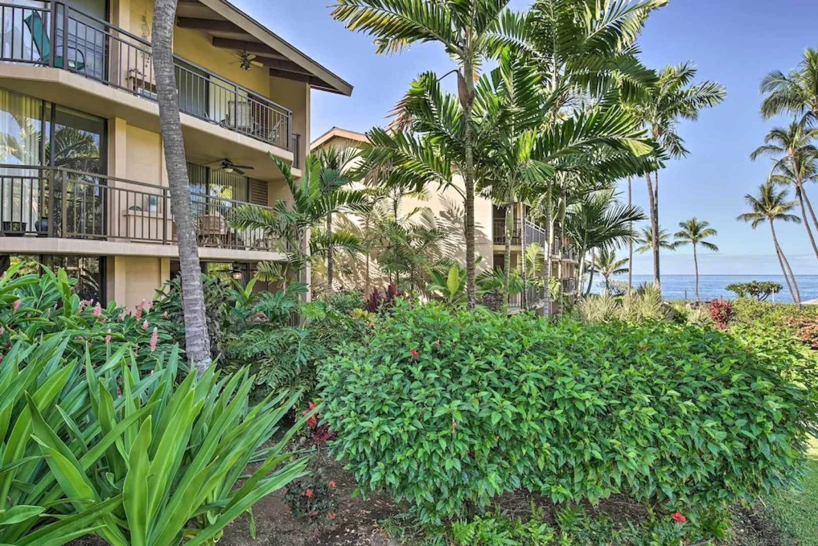 Kailua-kona Condo w/ 2 Private Lanais!