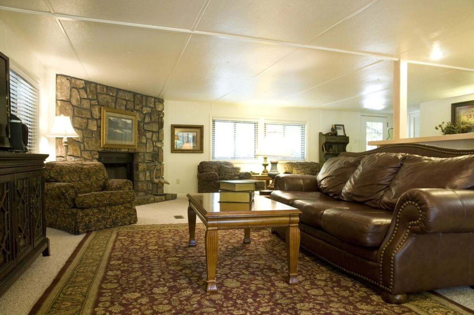 Lake side three bedroom, two bath house on Lake Ouachita with private hot tub. by RedAwning