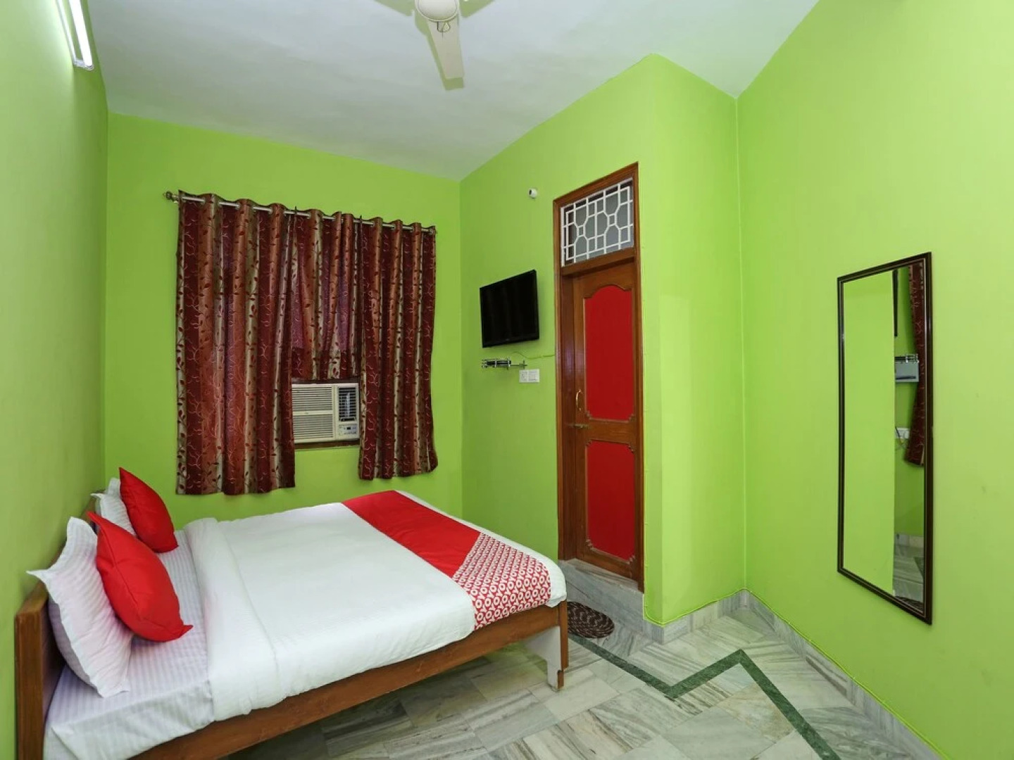 OYO 12133 Hotel Shanti