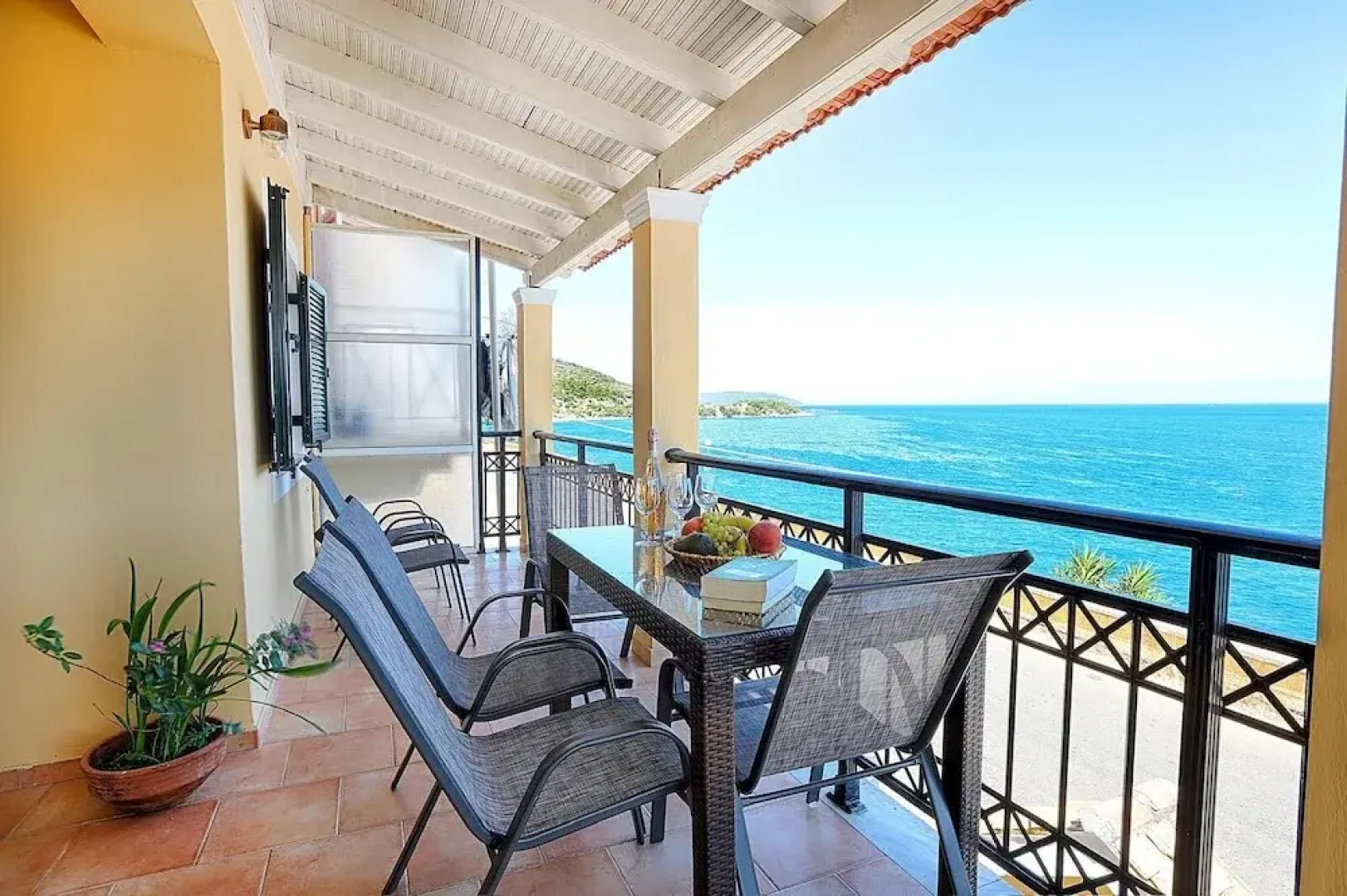 Vostalo apartments by Kassiopi's Sea