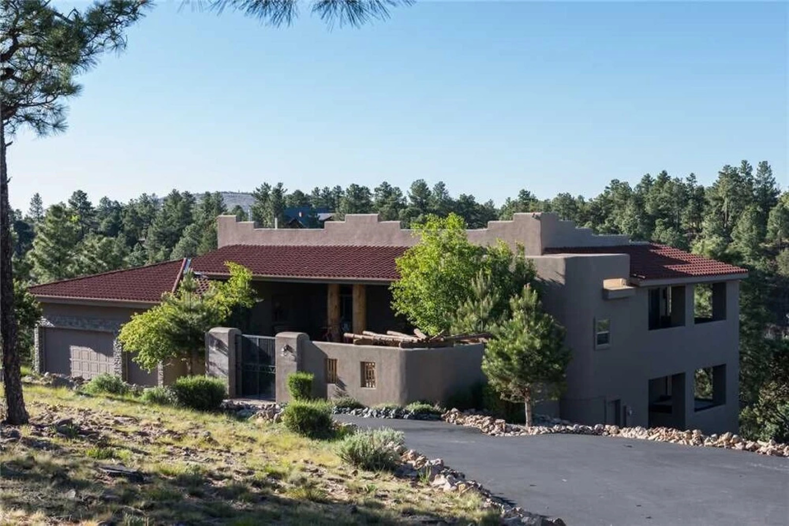 Sky Hawk Lodge - Four Bedroom Cabin