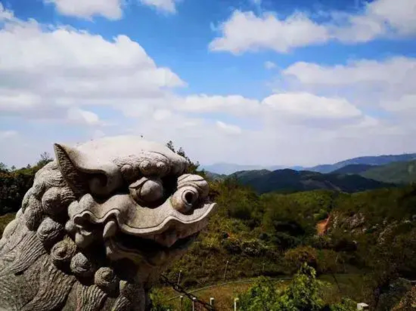 Fuxian Lake RuojianJijian House