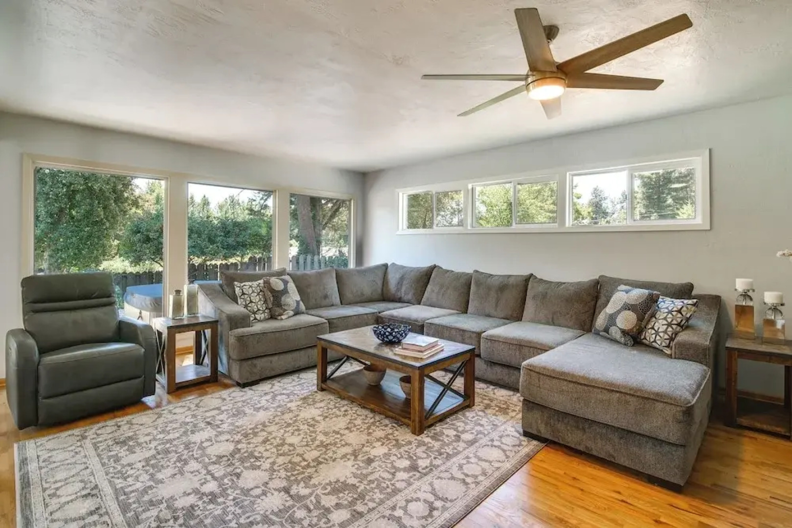 Lovely Riverfront Grants Pass Home: Pool & Hot Tub