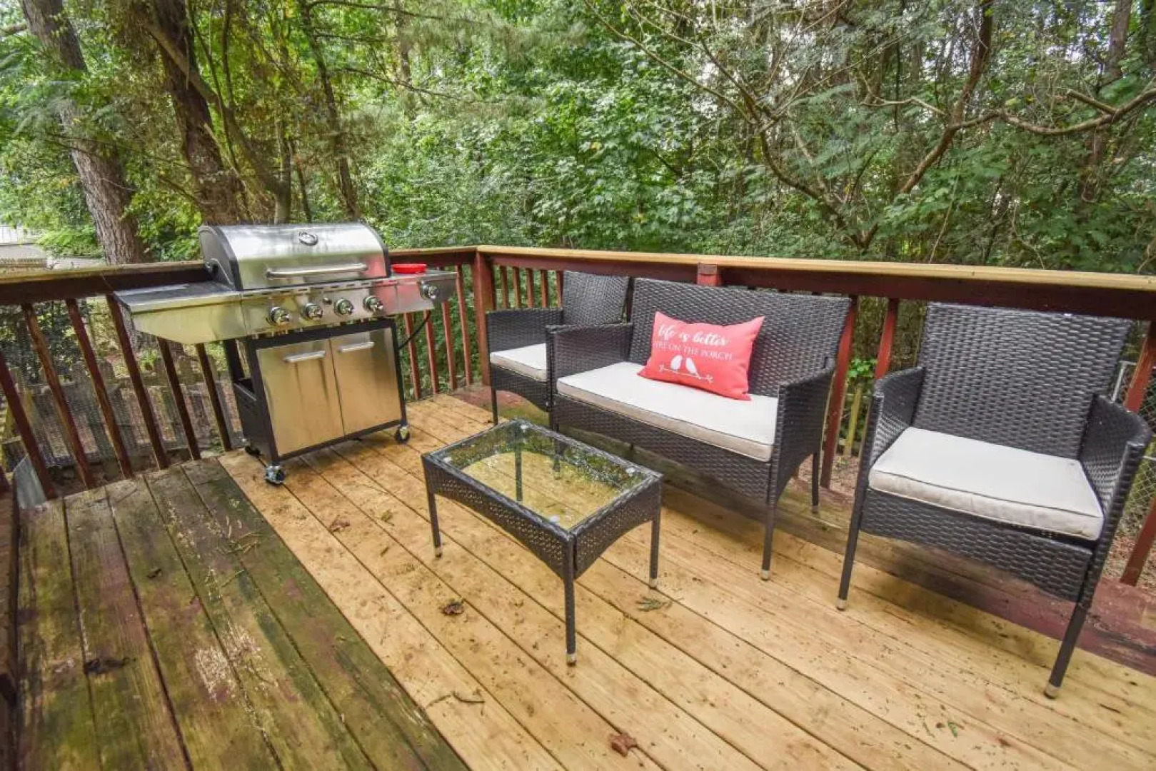 The Crimson Retreat Only 5 Miles to the Stadium BBQ Coffee Games