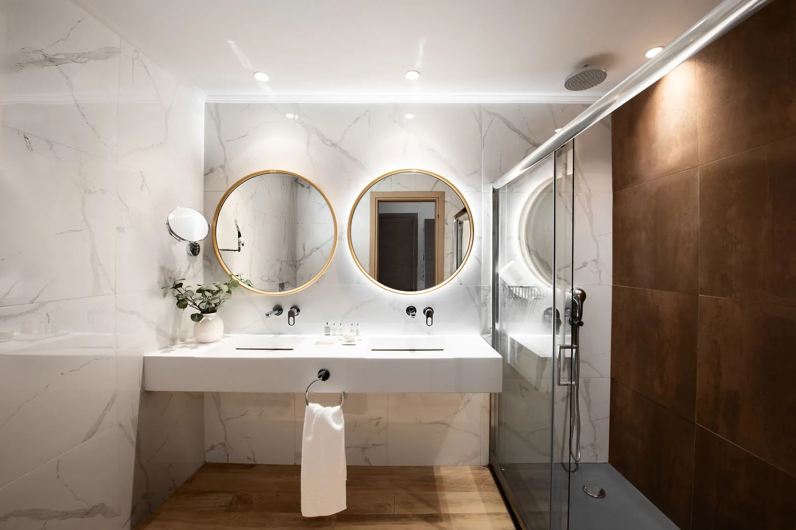 Alexandra Elegance Bridging Generations