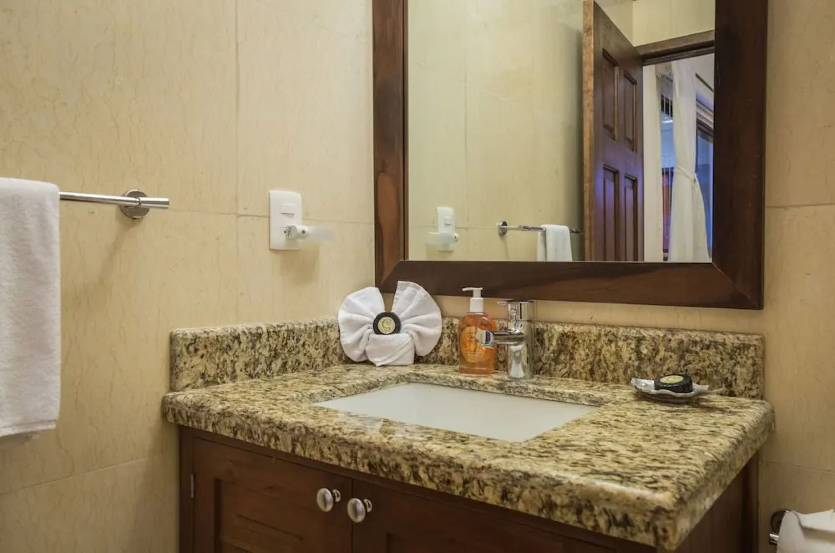 La Buena Vida Suites - Adults Only