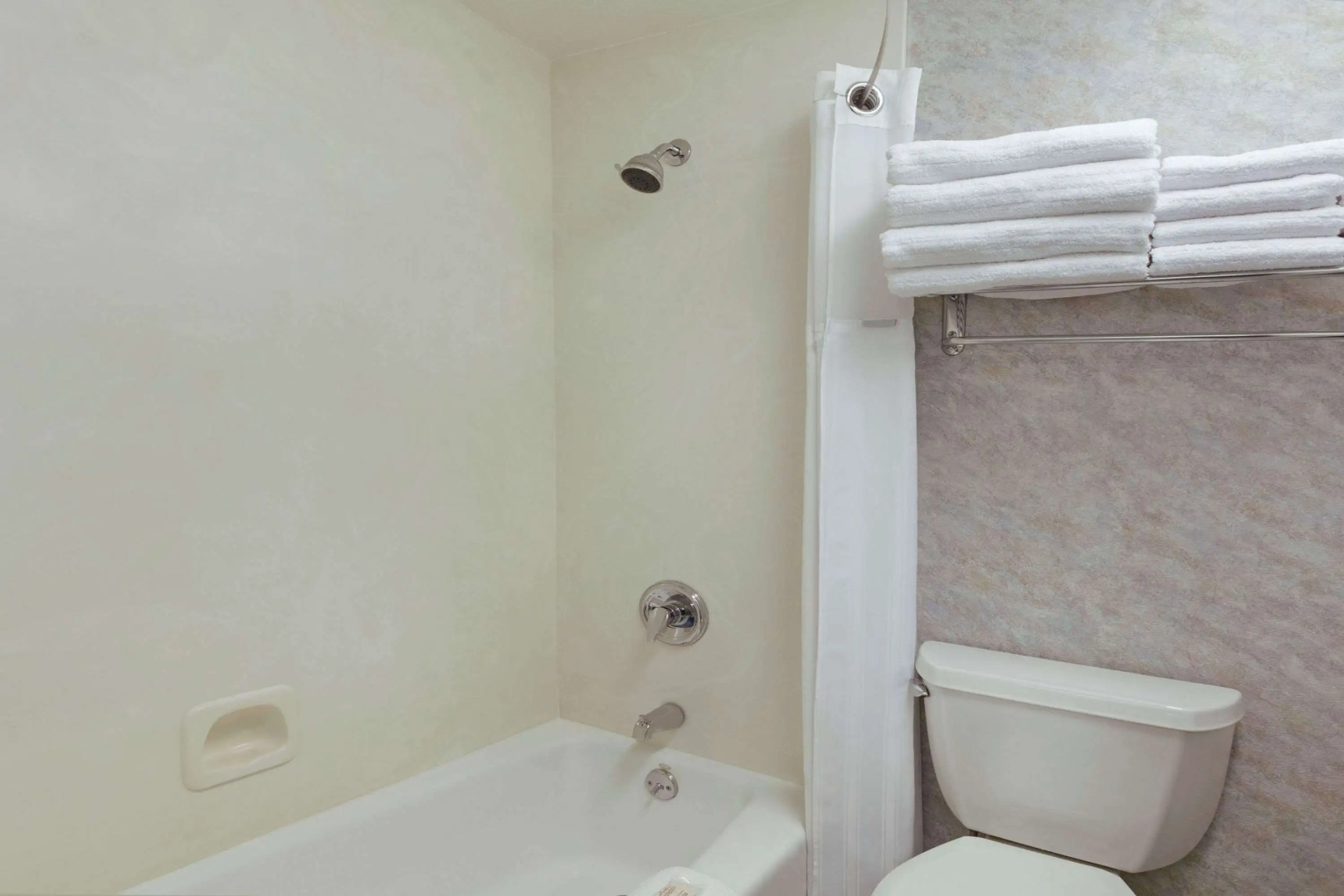 Travelodge by Wyndham Redding CA