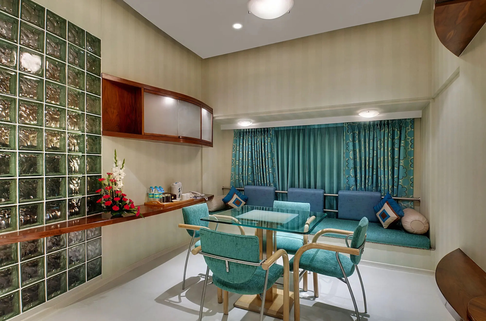 Hotel Kohinoor Continental, Airport - Newly Renovated