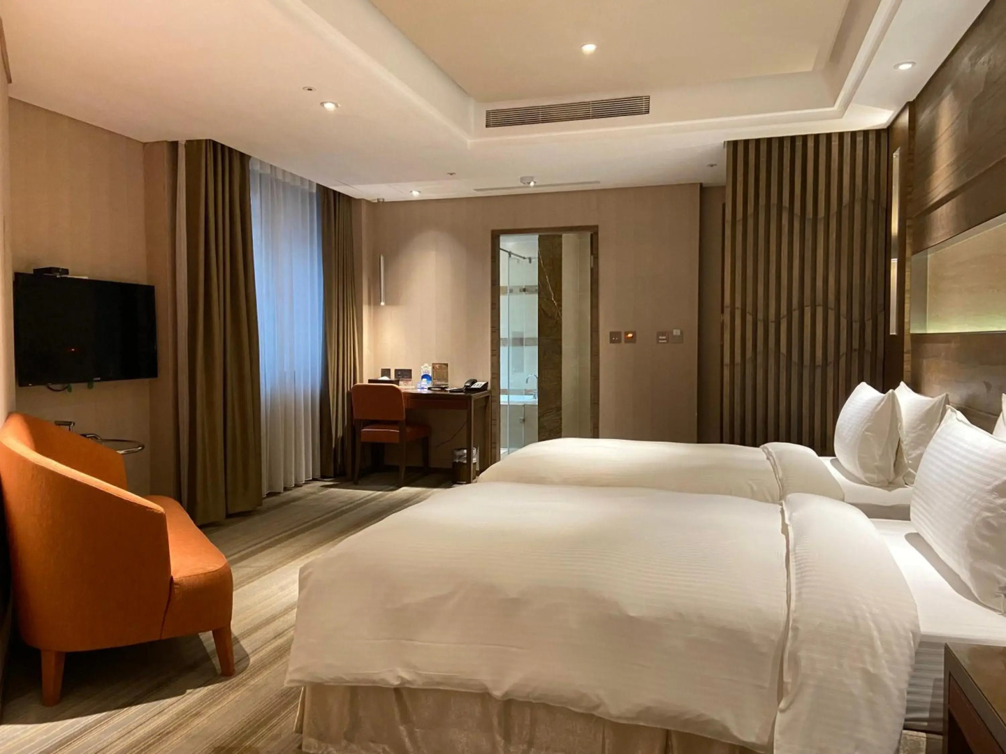 Green World Taipei Station