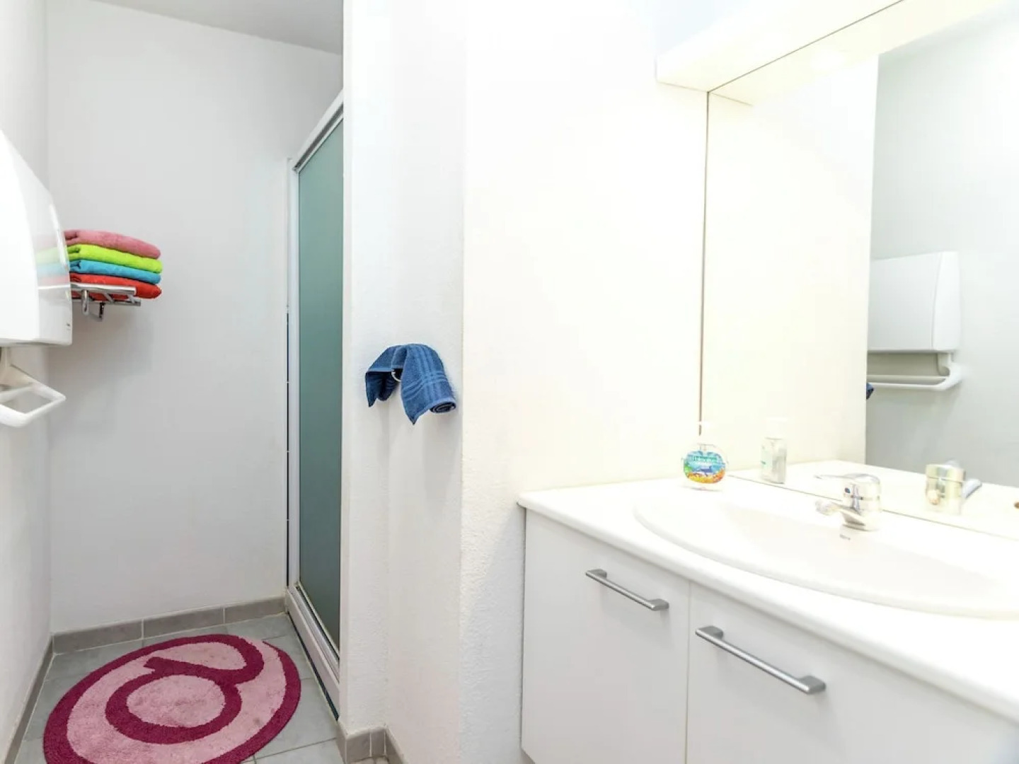 Charming Apartment in Mallemort with Swimming Pool