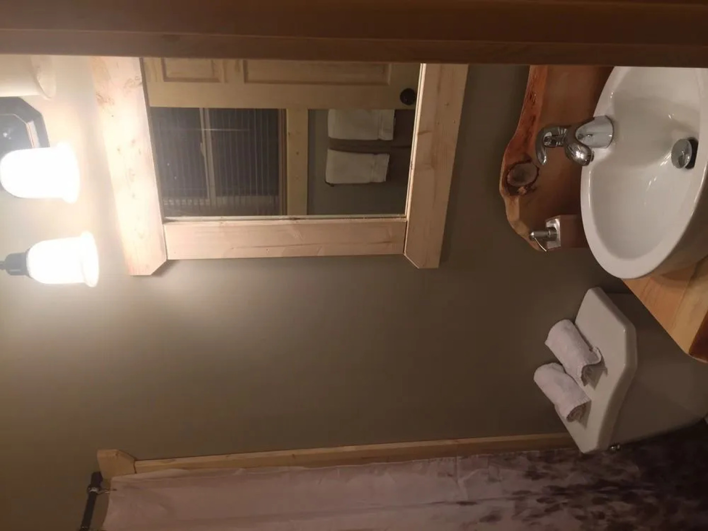 Overlook Inn & Cabins