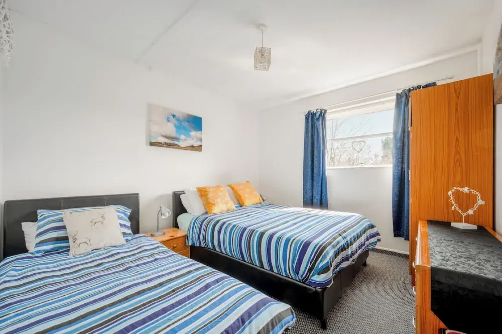 Cozy Chalet in Strathpeffer Highlands, River Views