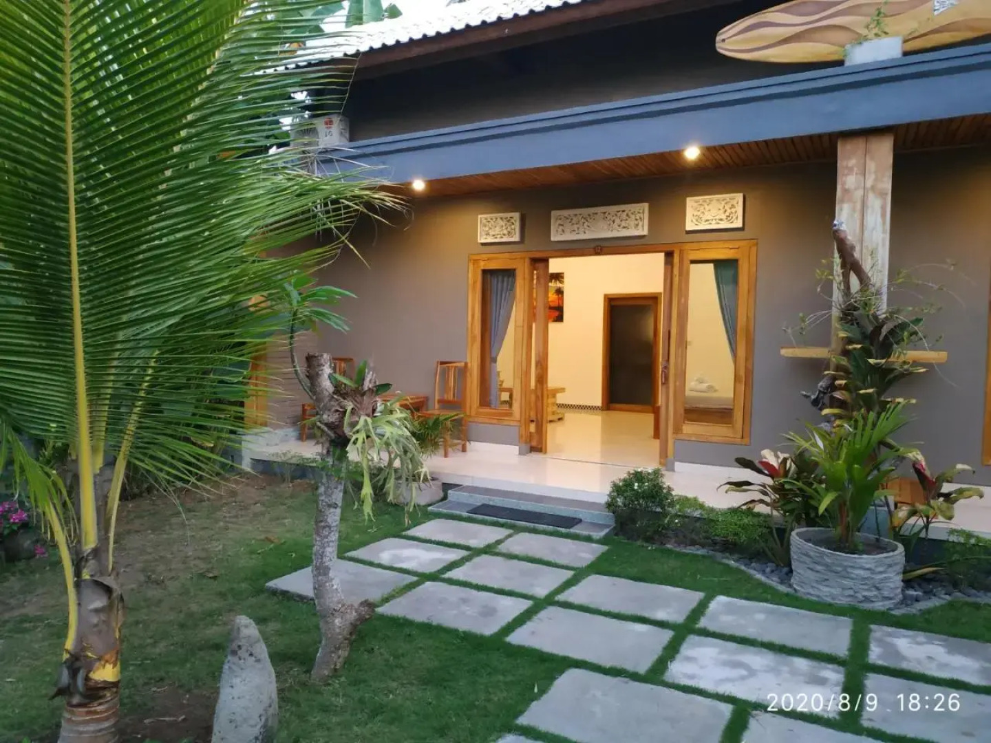 Surf Retreat Villa Sari