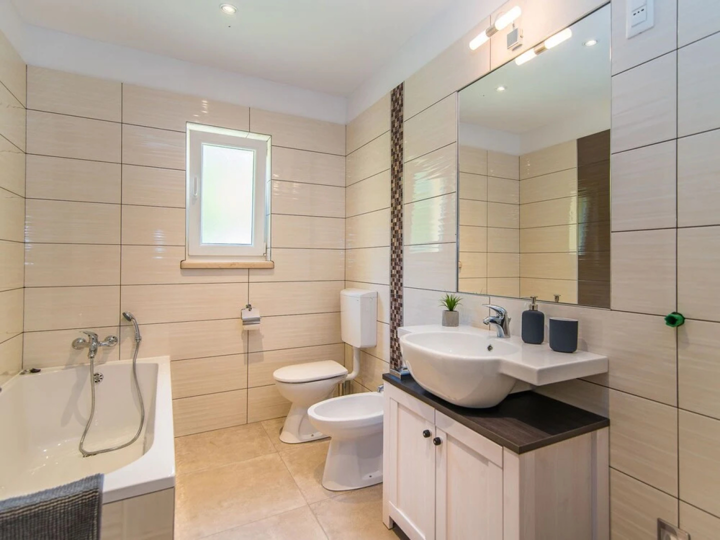 House With Private Pool For 10 People Surrounded By Vineyard In A Quiet Location