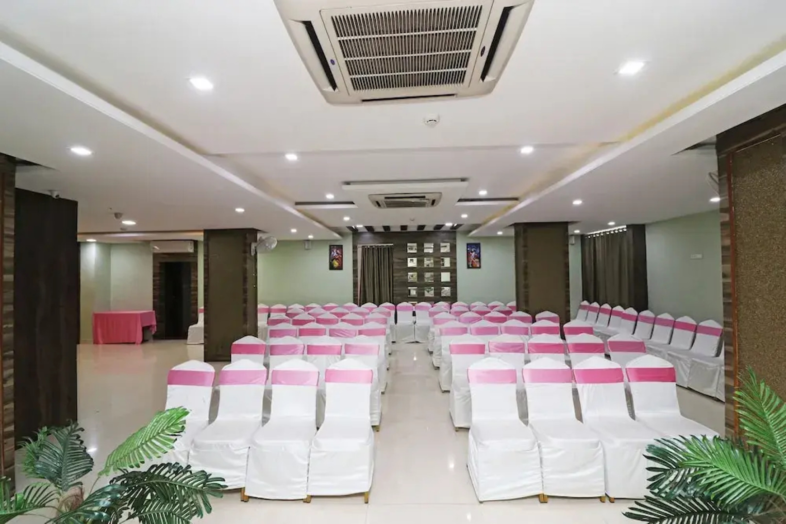 OYO 4906 Hotel Lotus