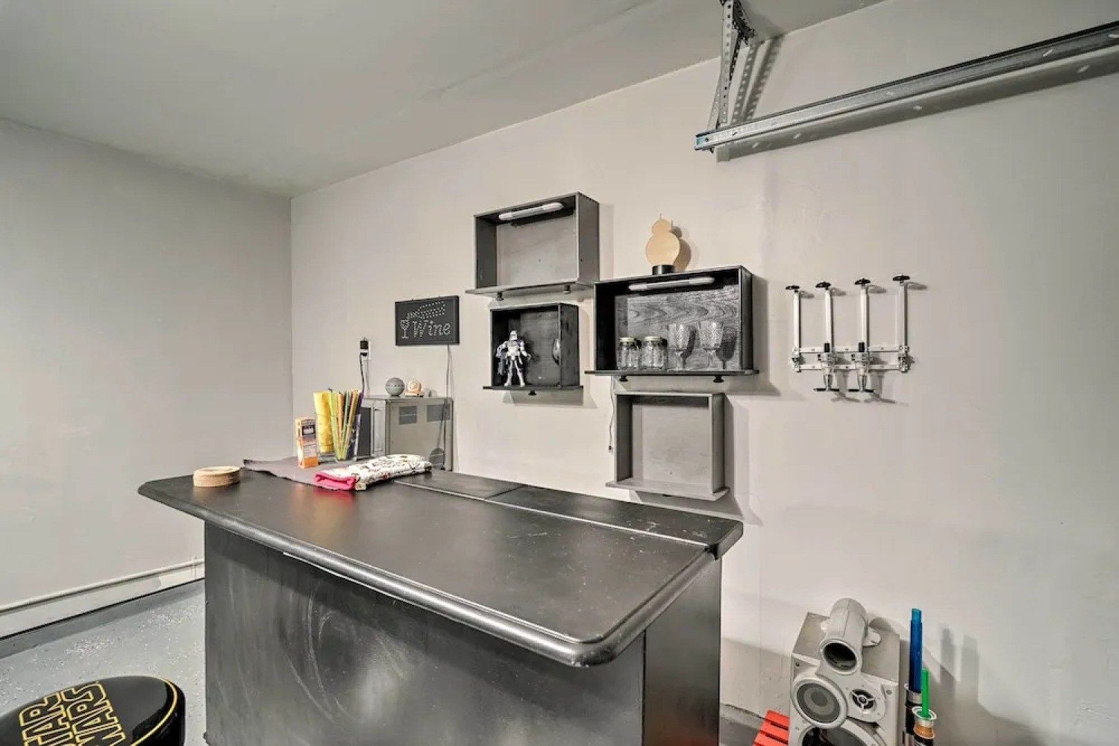 Dog-friendly Texas Retreat w/ Hot Tub, Patio & Bar