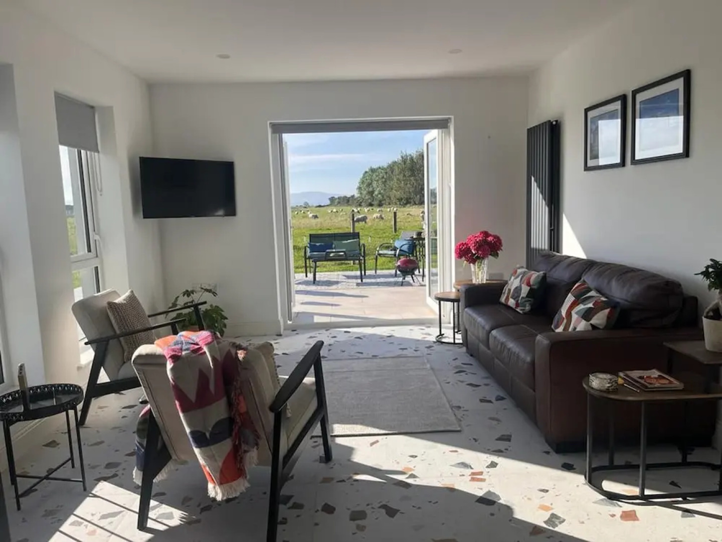 Magilligan - Cottage - Sleeps 6 - Parking - Garden