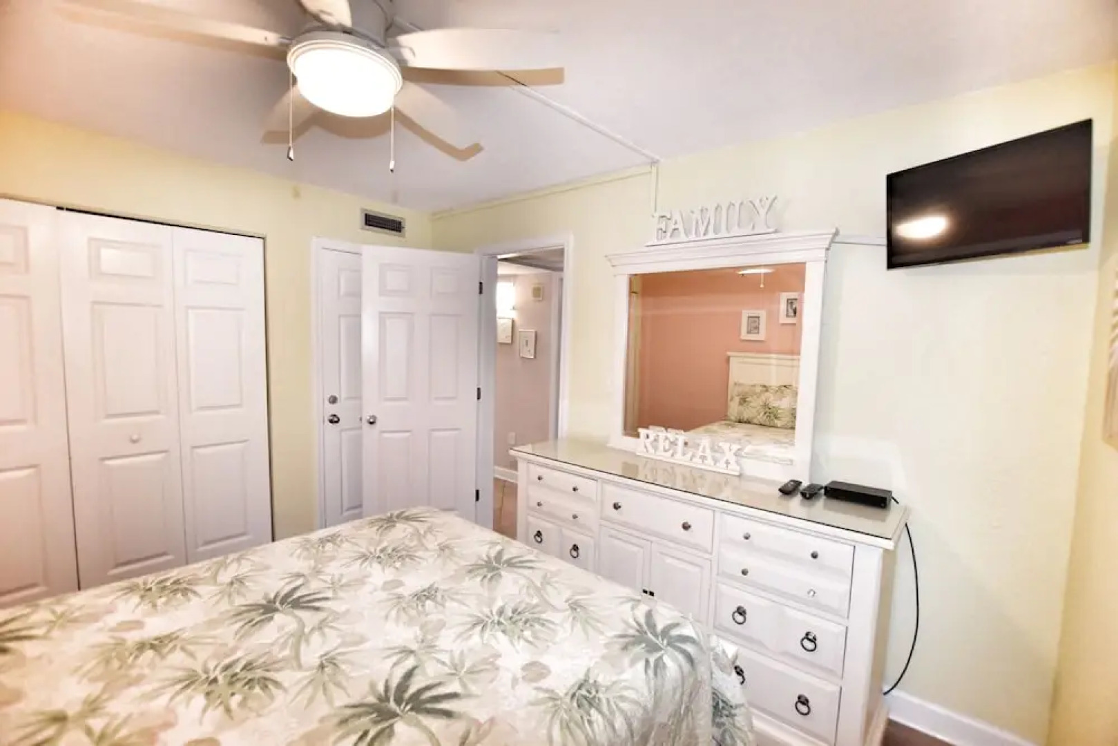 0102 Waters Edge Resort 2 Bedroom Condo by Redawning