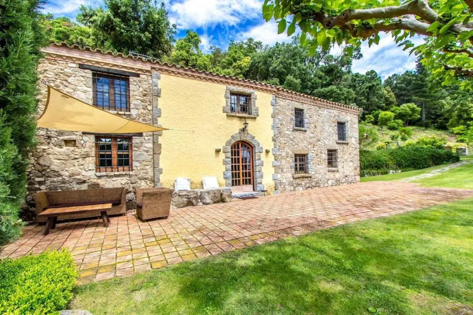 Catalunya Casas: Rustic Villa Buixa with mountain views, 30 km to the beach!