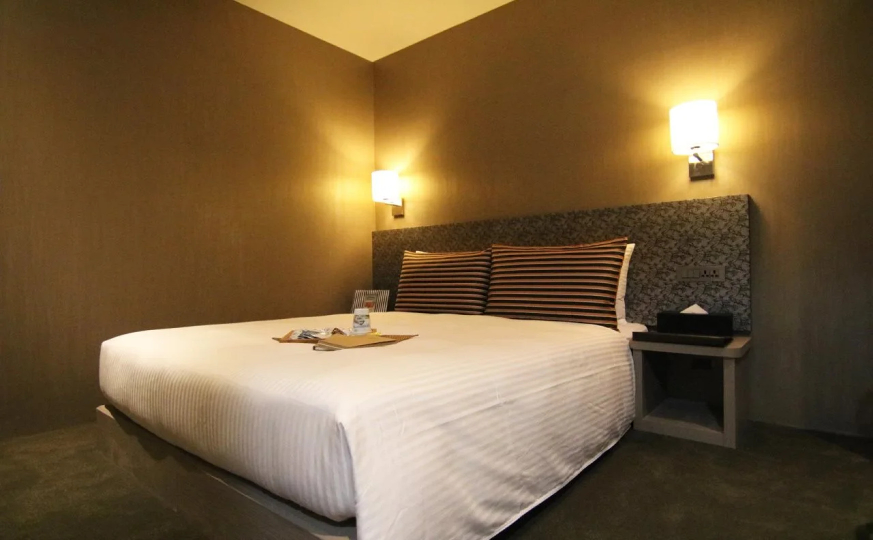 MOSHAMANLA Hotel-Main Station