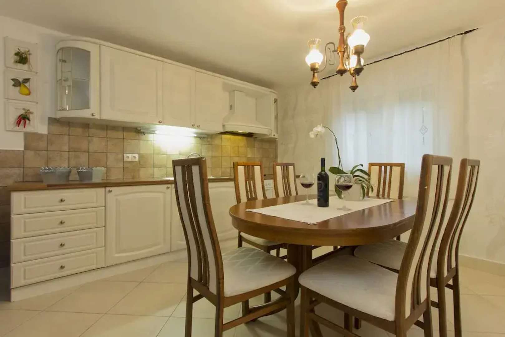 Luxury Three-bedroom Apartment With Amazing Overlook at the sea