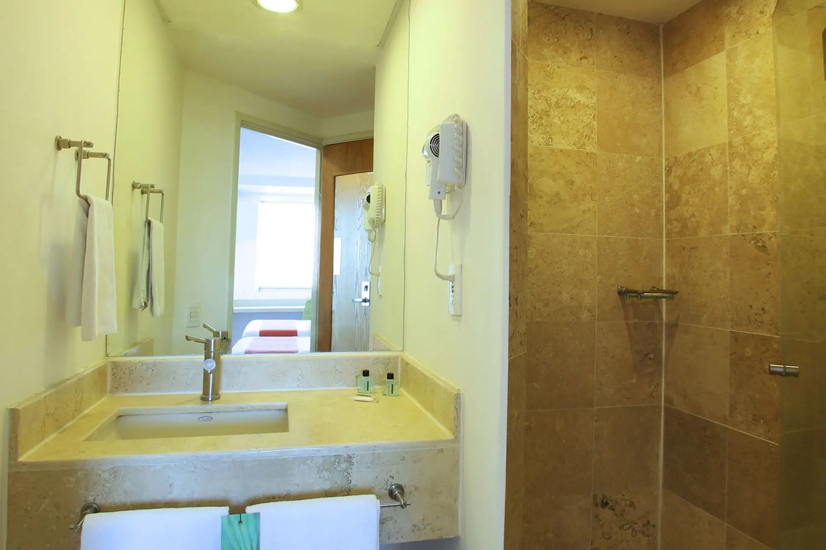 One Querétaro Plaza Galerías