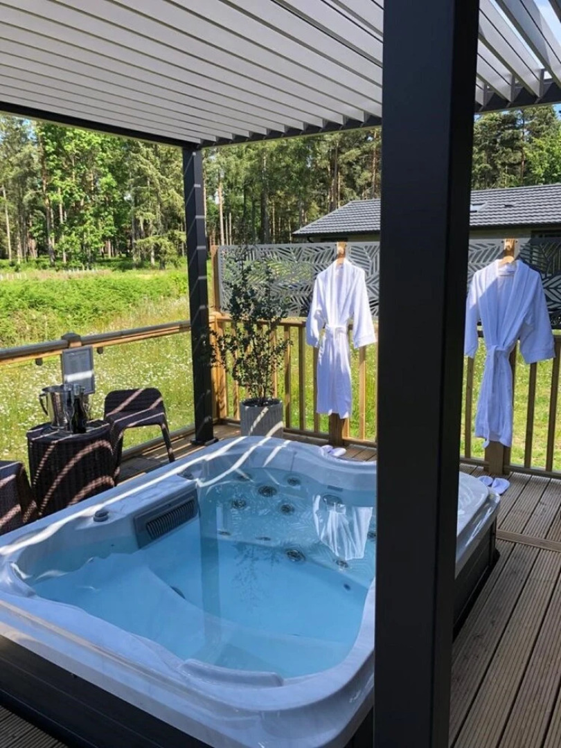 Hollicarrs - The Rushes