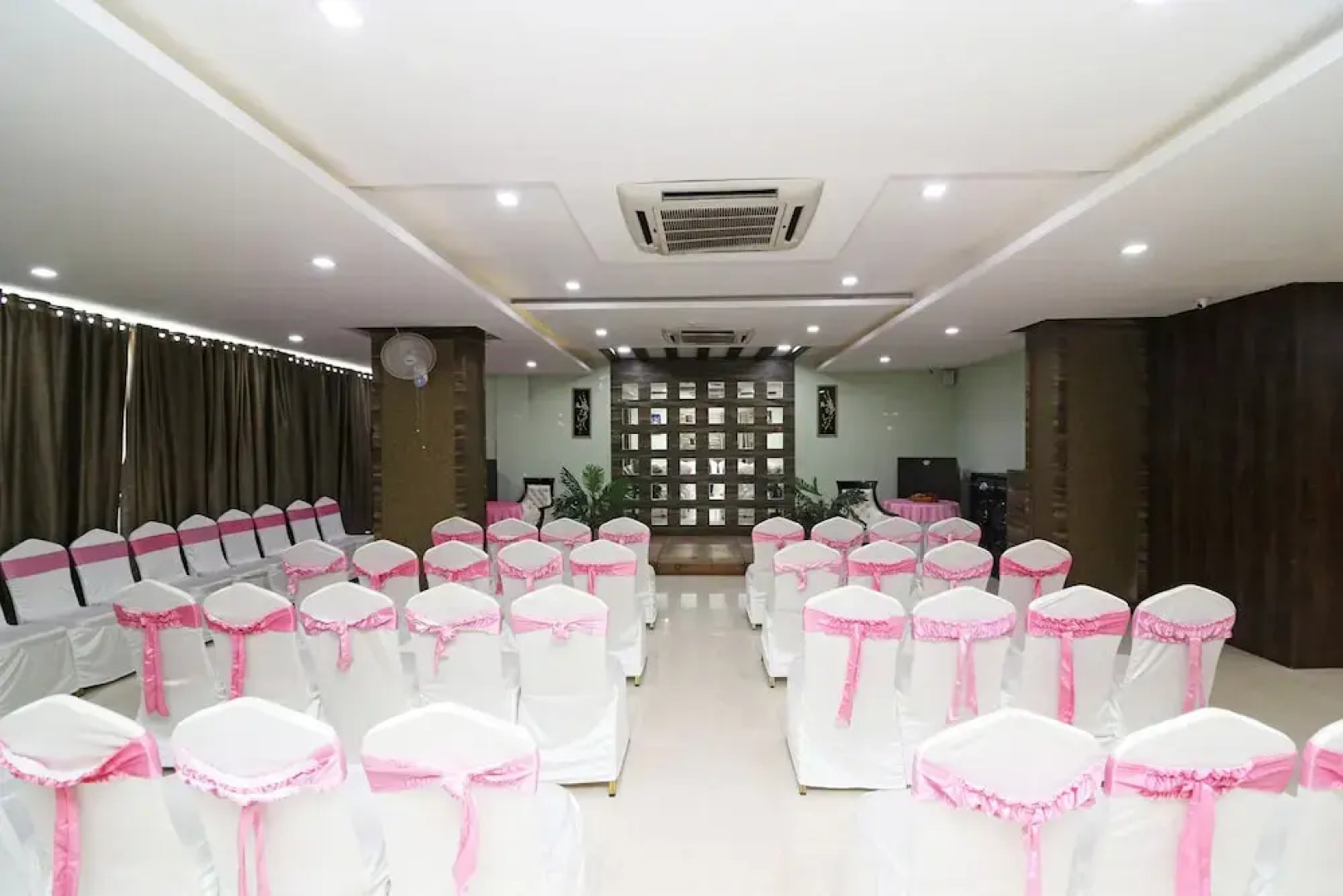 OYO 4906 Hotel Lotus