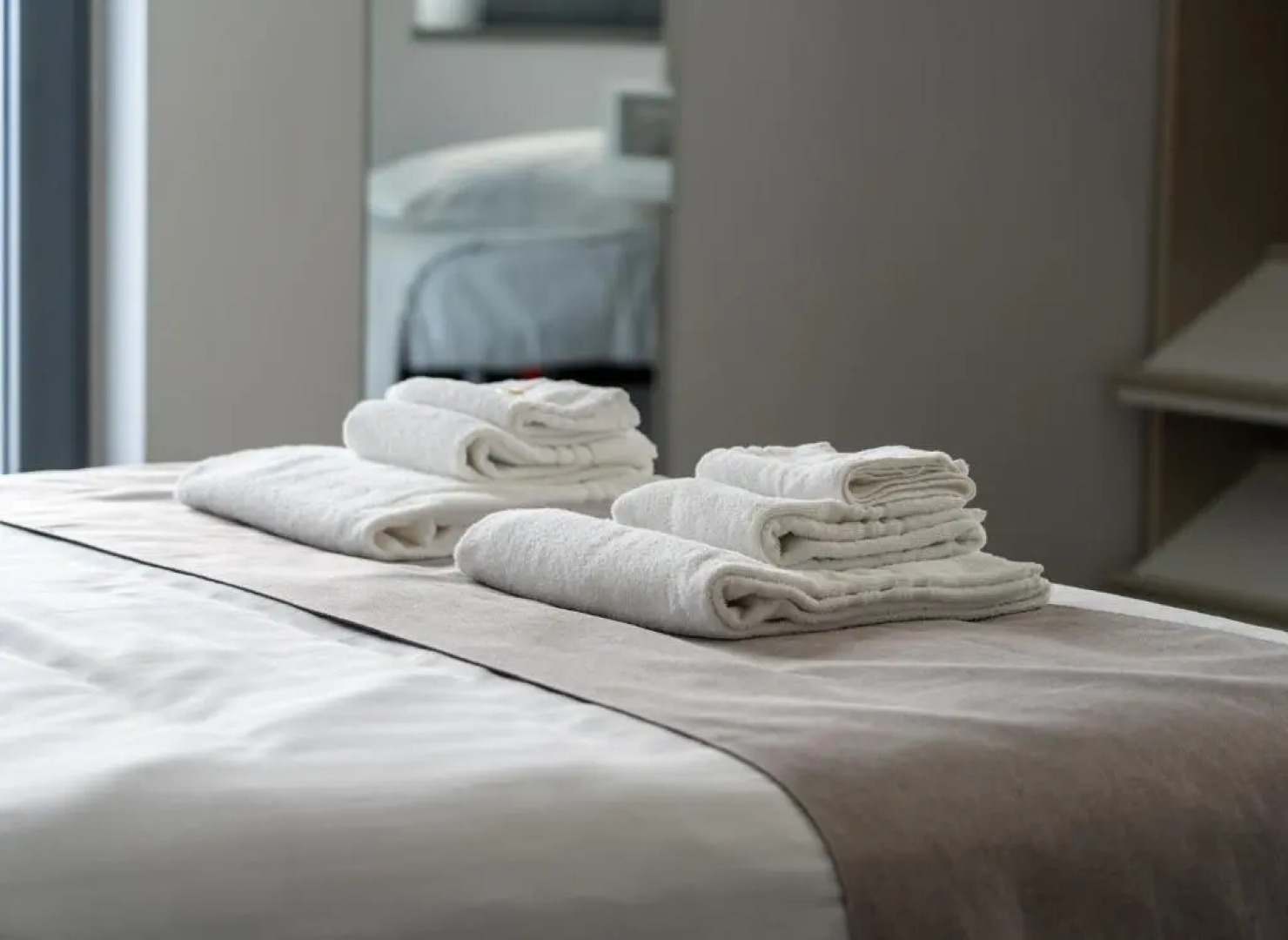 Skyline Rooms & Suites