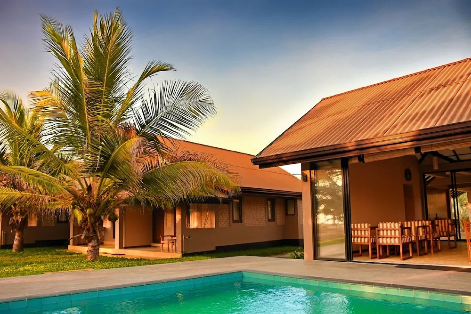 Отель Melheim Beach