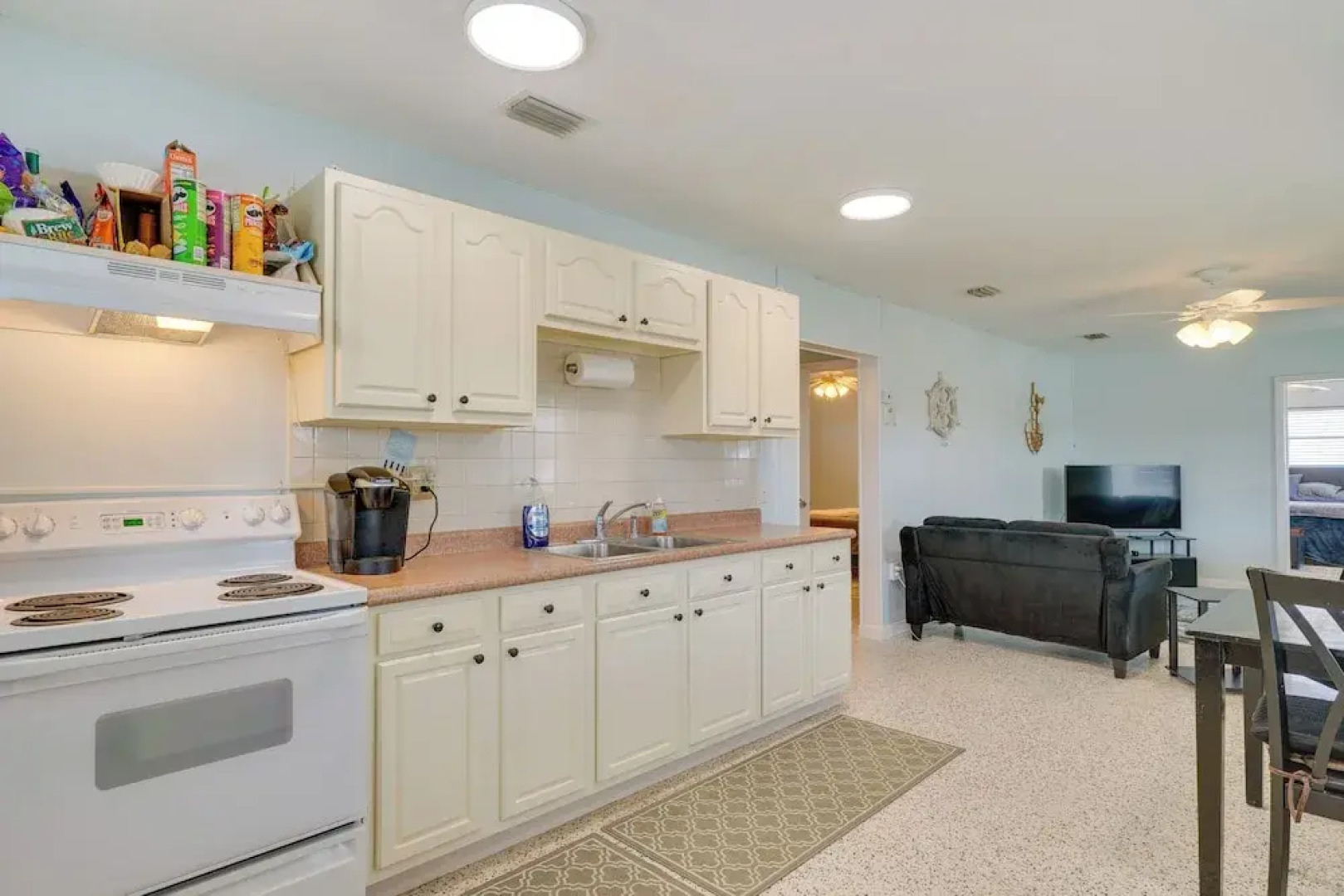 Waterfront Okeechobee Getaway w/ Backyard Dock!