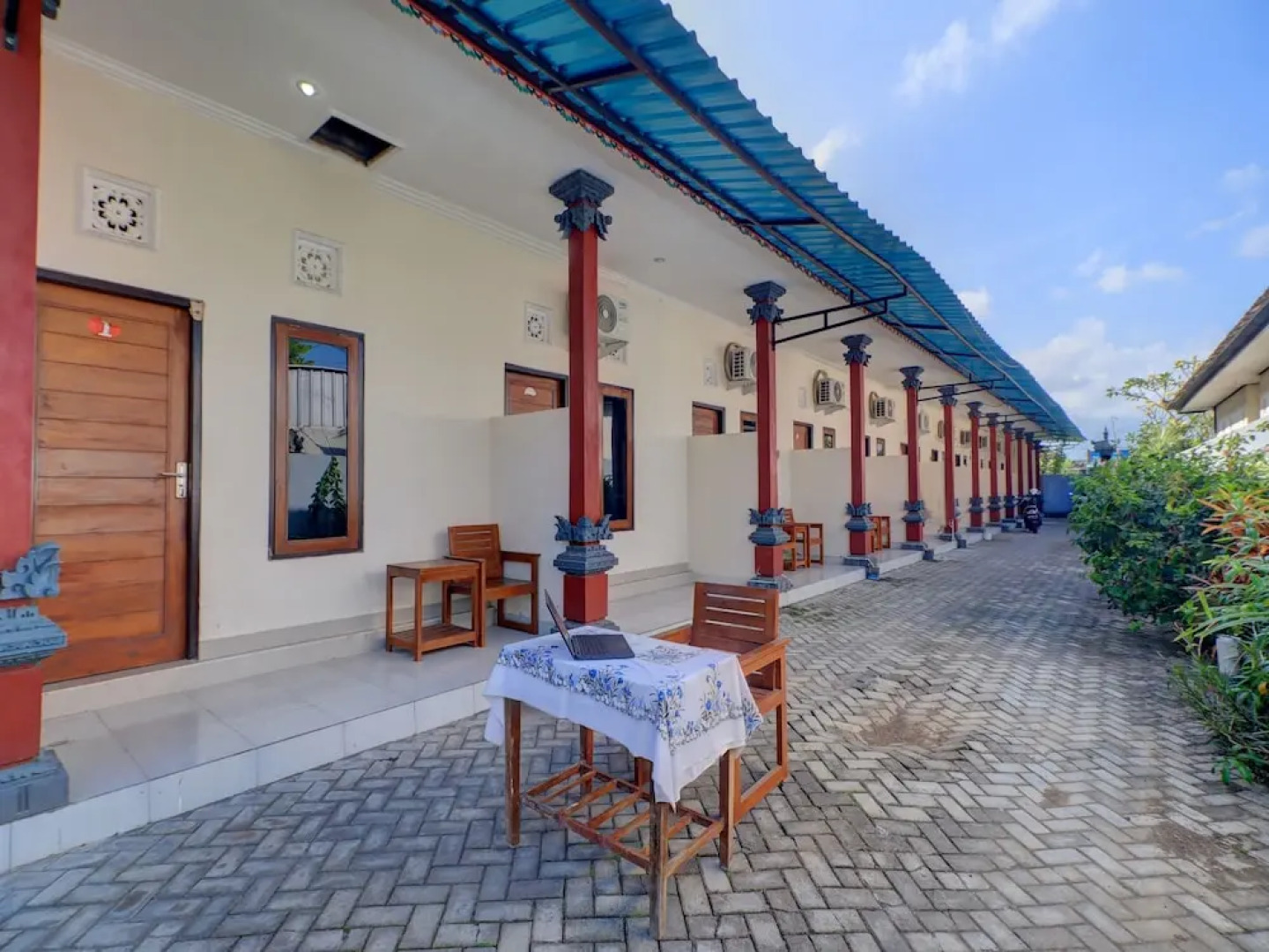 OYO Life 92838 Kost Ibu Surya