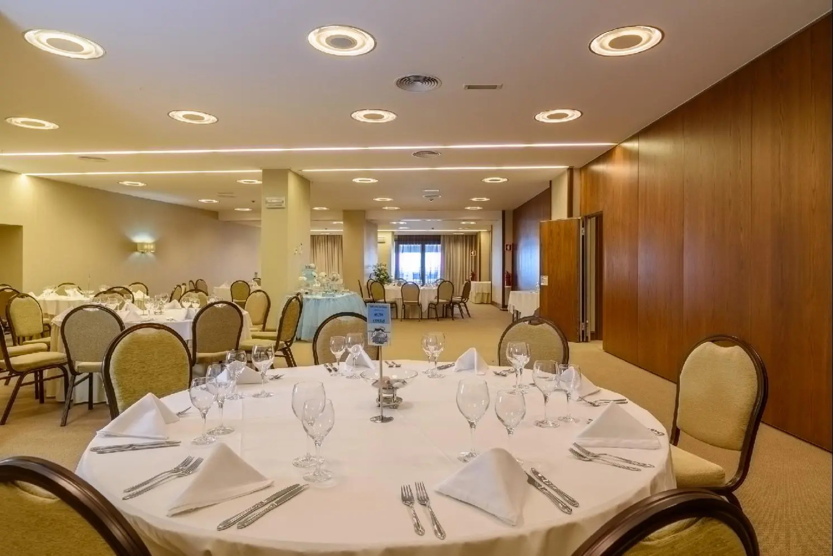 Sesimbra Oceanfront Hotel